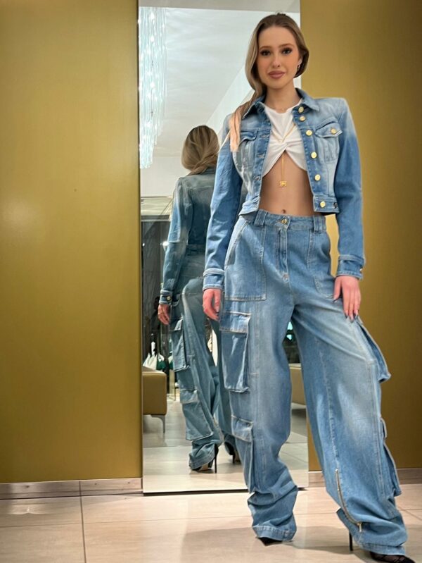 Giubbotto Elisabetta Franchi cropped in denim.